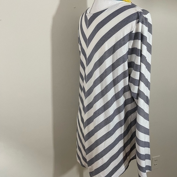 C. J.  Banks sz. 1X knit tunic in blue and white stripe   Long sleeves - Picture 9 of 12